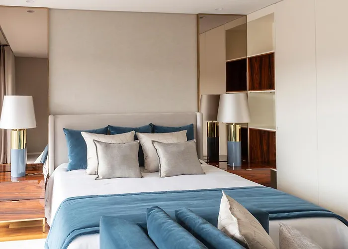 The Eight Luxury * Penafiel